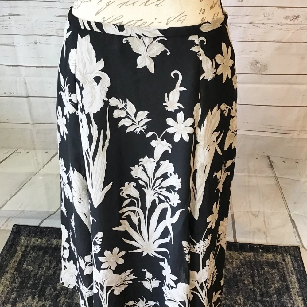 ANN TAYLOR‎ LOFT skirt floral a-line black & white sz 4